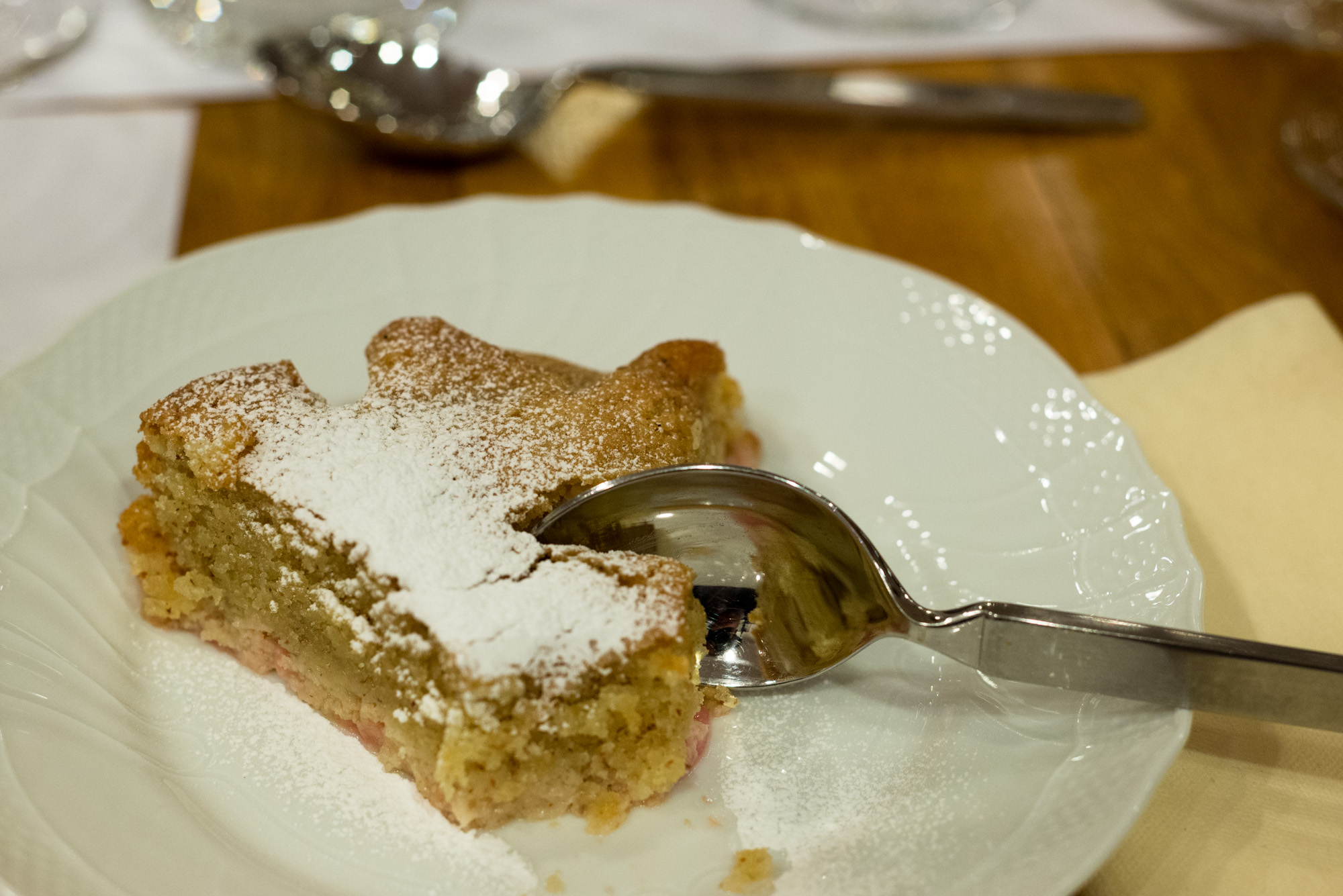 dessert heaven: rhubarb and almond torte
